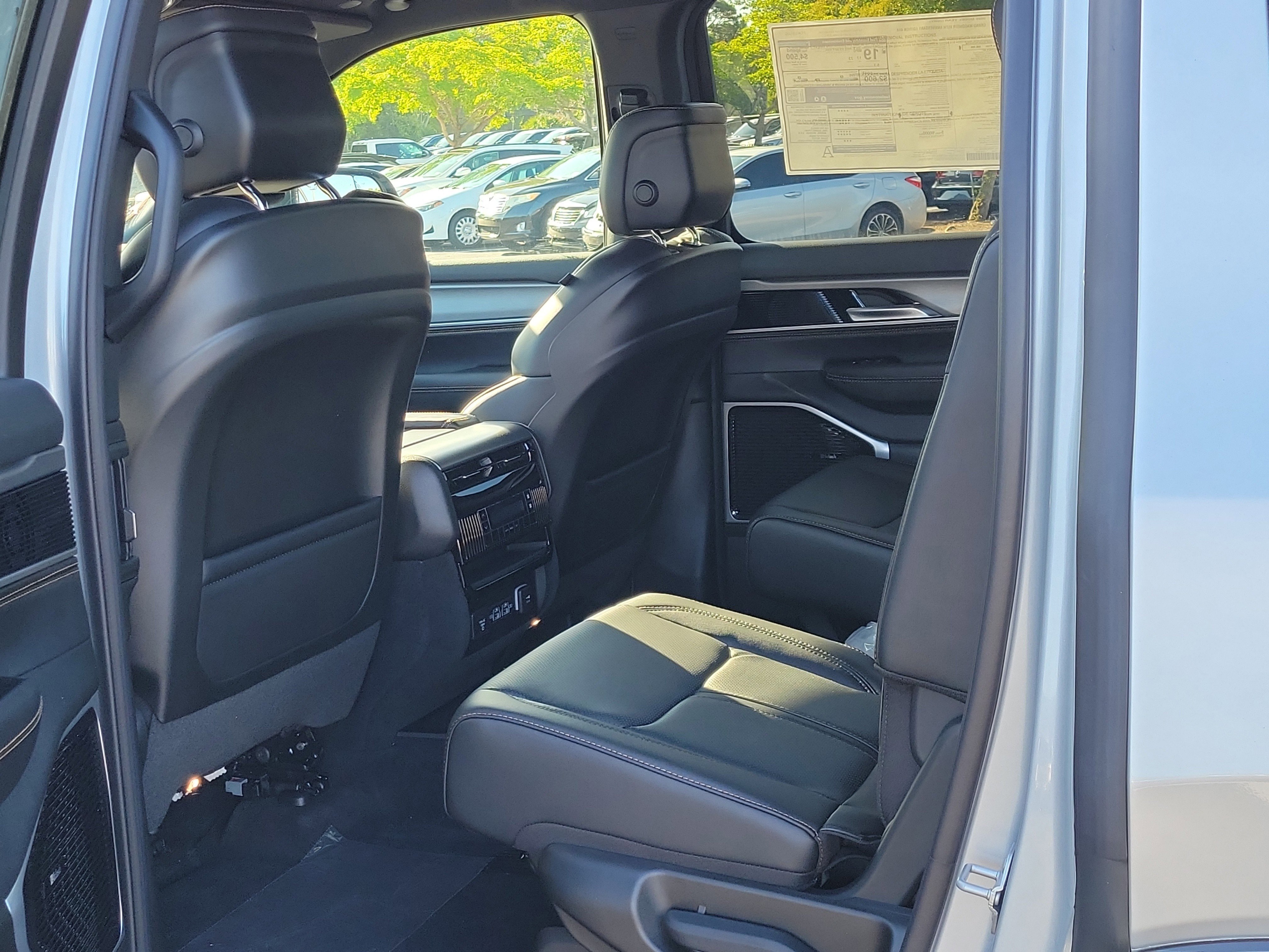 New 2026 Silver-Zynith Exterior Paint Jeep  image 12