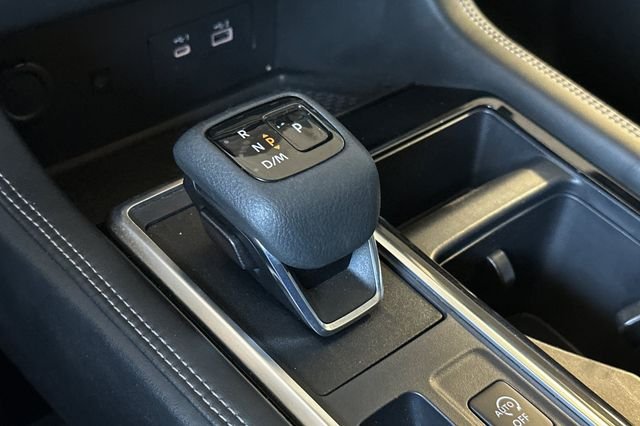 Used 2023 Silver Nissan Platinum image 21