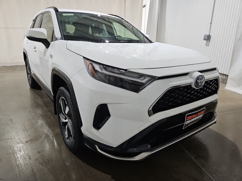 Used 2023 Ice Cap Toyota SE image 6