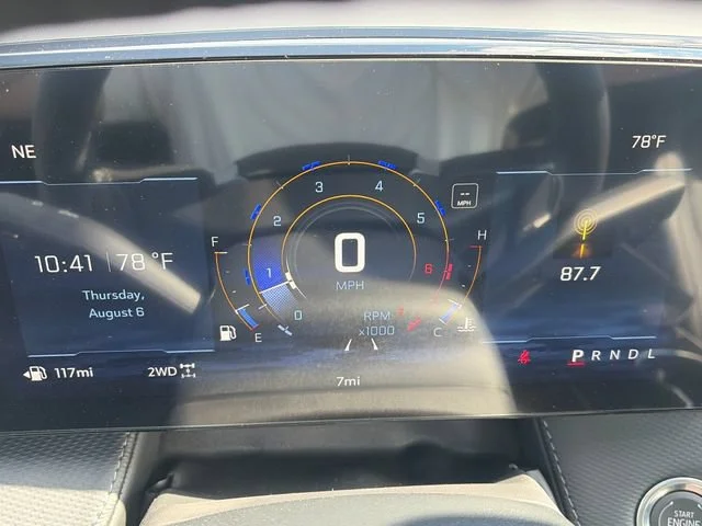 New 2027 Summit White Chevrolet LT image 23