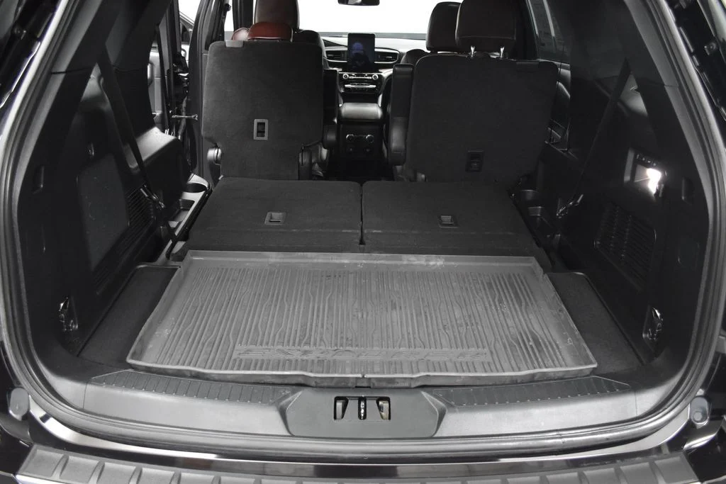 Used 2021 Black Metallic Ford Platinum image 22
