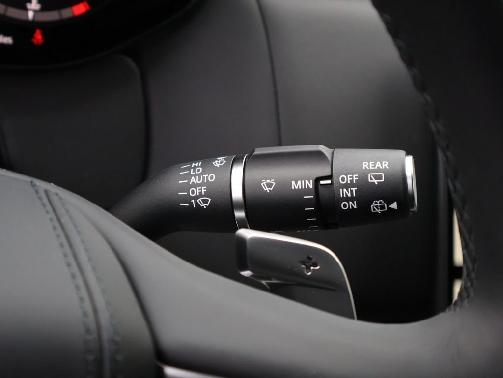 New 2026 Santorini Black Land Rover SE image 31