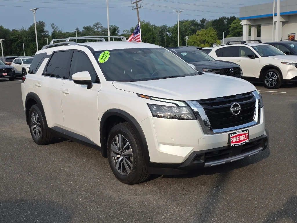 Used 2025 White Nissan SL image 10