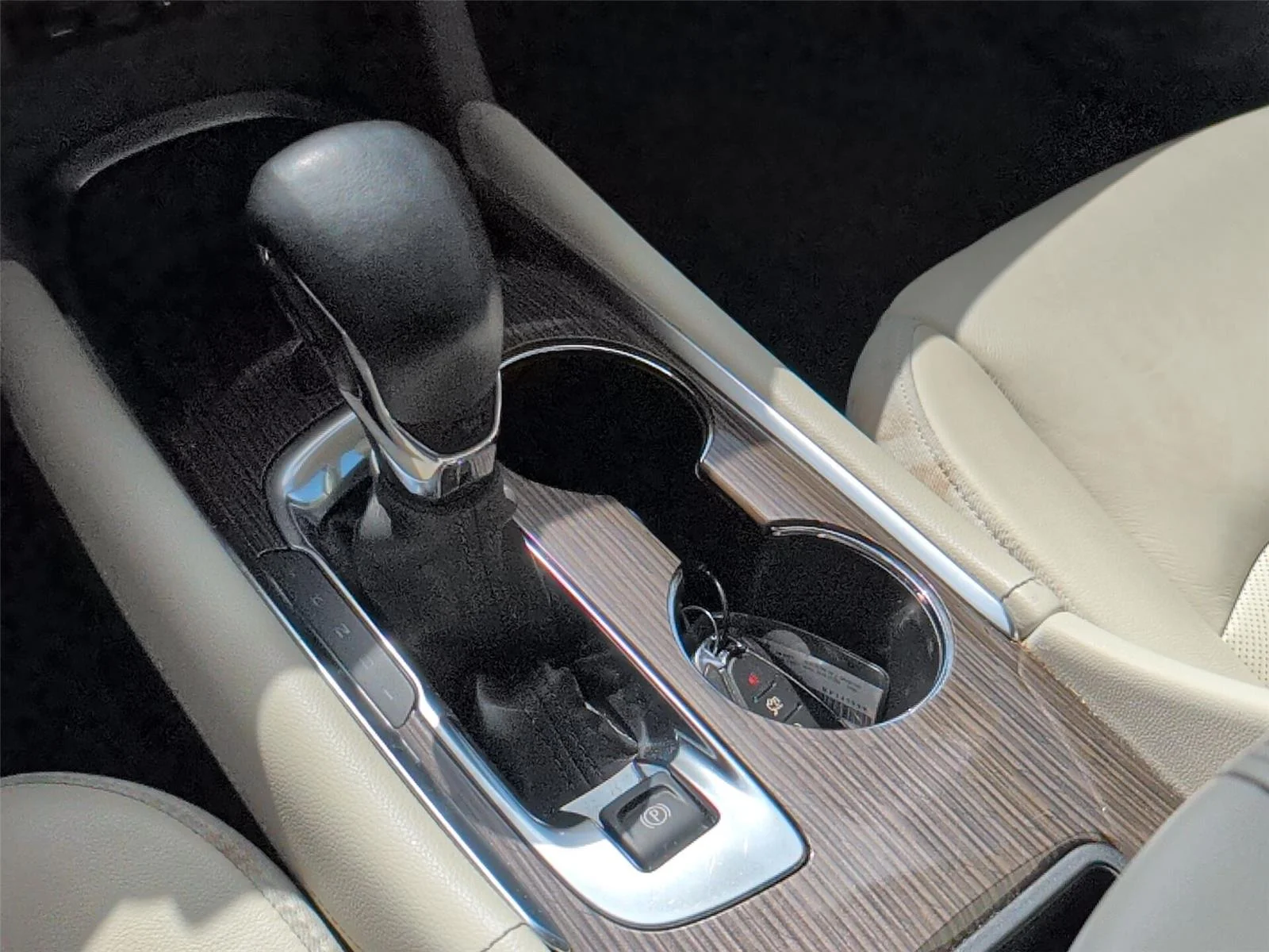 Used 2024 Sterling Gray Metallic Chevrolet LT image 20