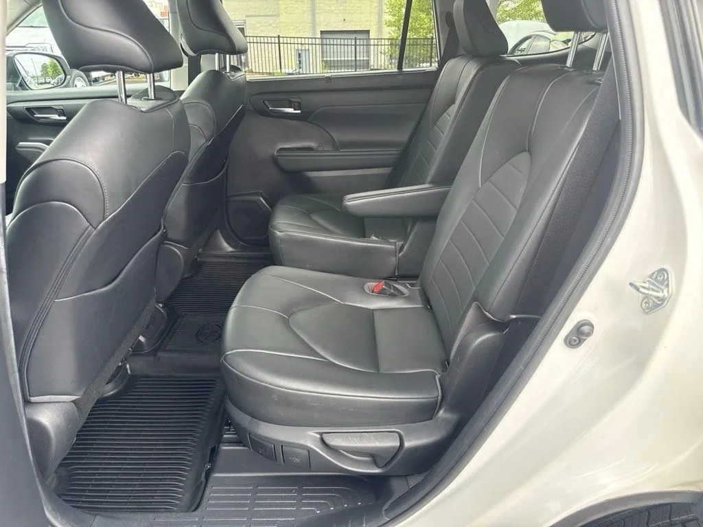 Used 2020 White Toyota XLE image 23