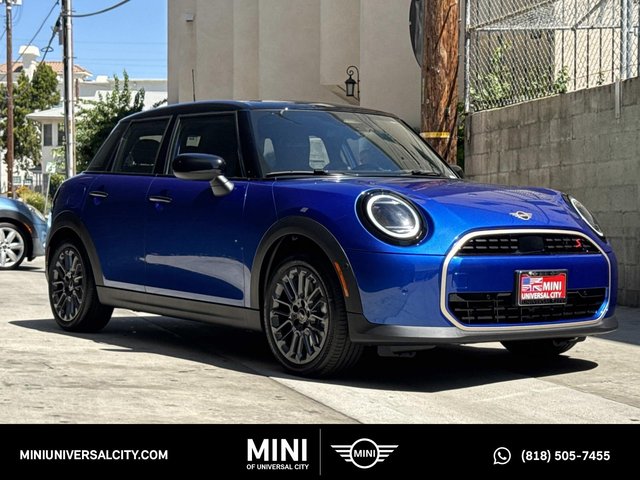 2026 MINI 4 Door Signature Plus