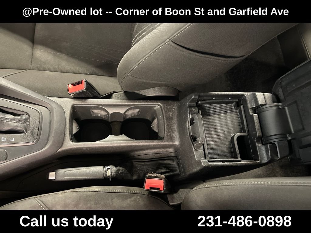 Used 2015 Red Ford SE image 24