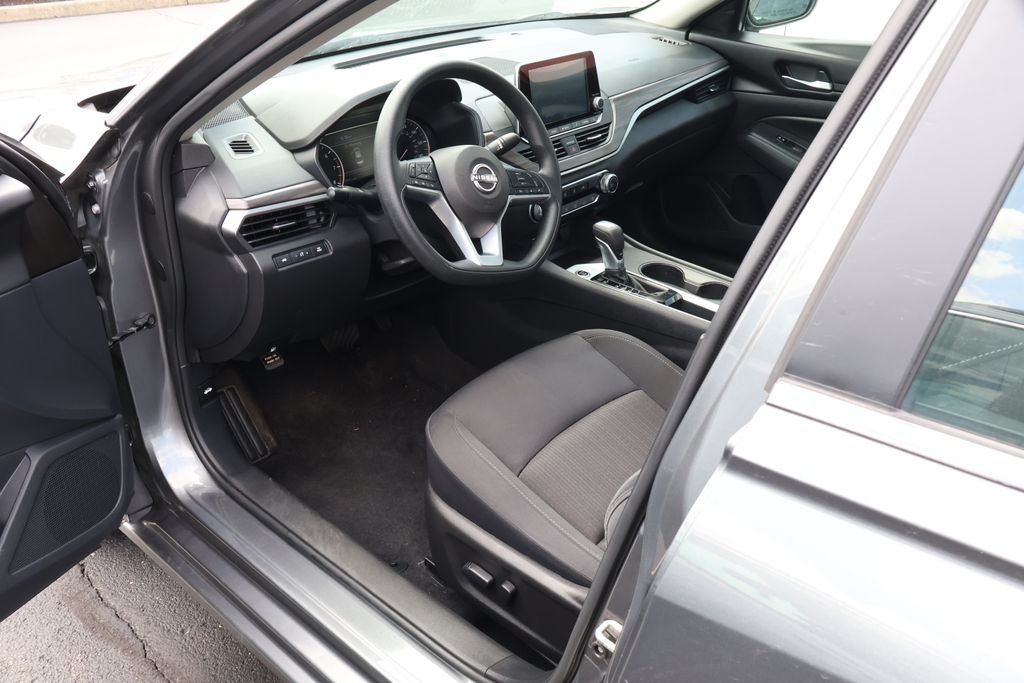 Used 2025 Gray Nissan SV FWD image 7