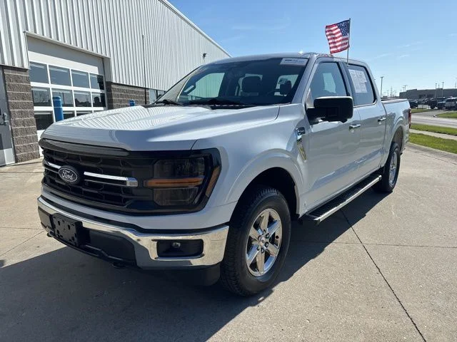 Certified Used 2024 Oxford White Clearcoat Ford XLT image 3