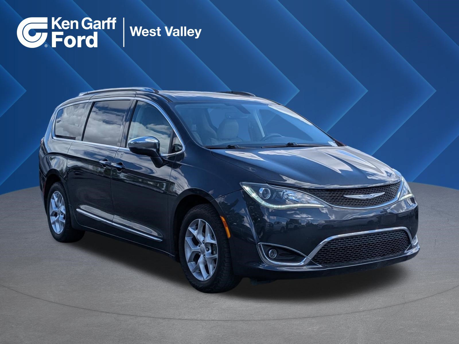 2020 Chrysler Pacifica Limited's photo