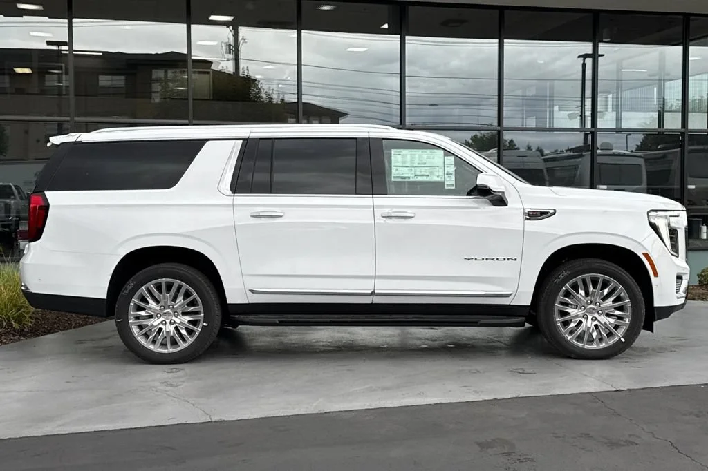New 2026 Summit White GMC Elevation image 3