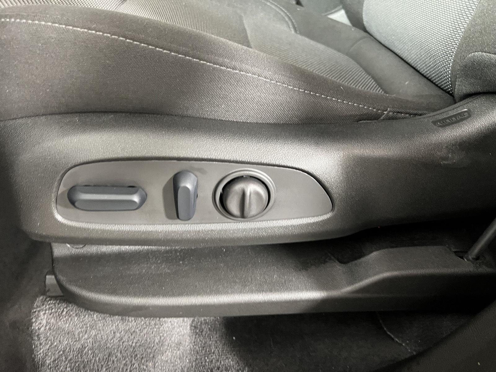 Used 2023 Mosaic Black Metallic Chevrolet LT Cloth image 19