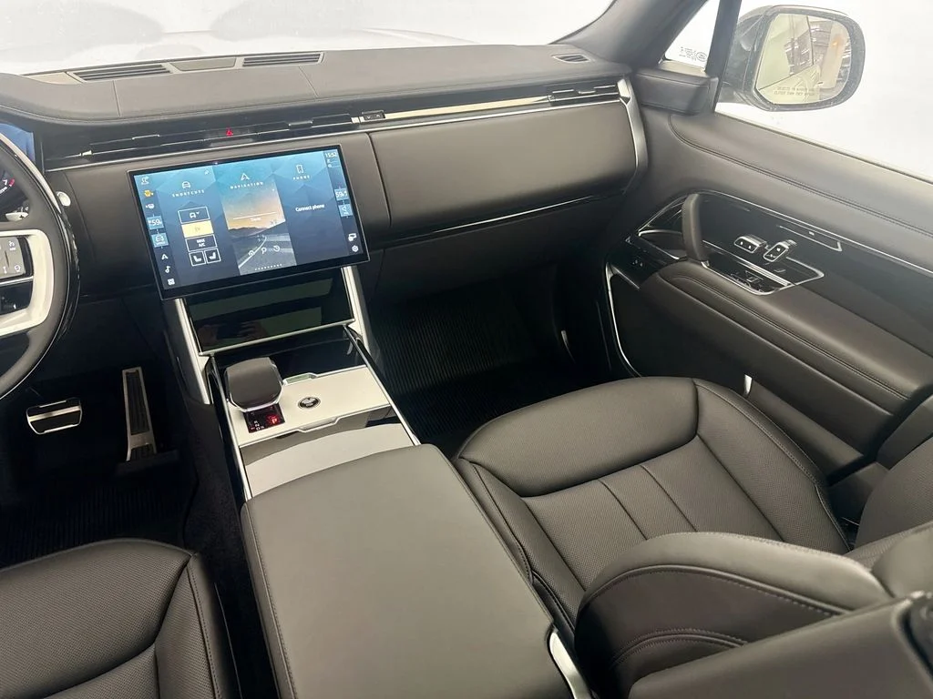New 2026 Fuji White Land Rover SE image 22