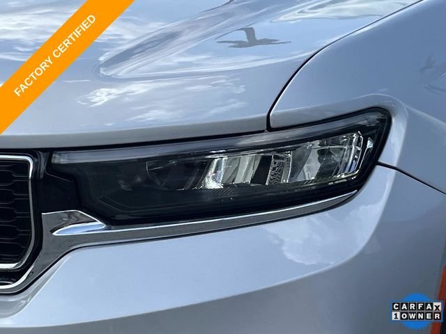 Used 2025 Silver Jeep Limited image 10