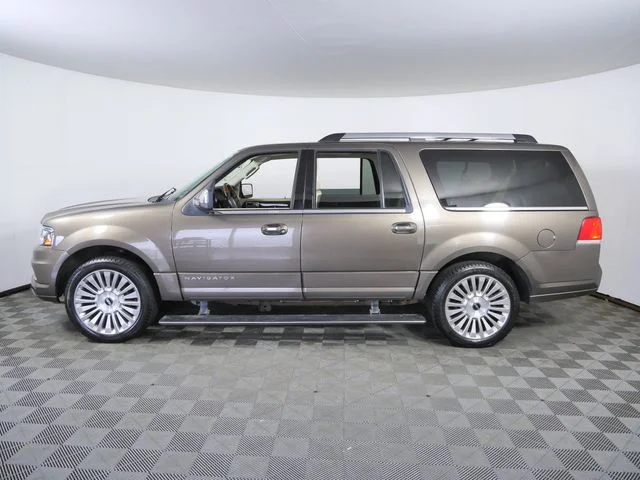 Used 2015 Brown Lincoln Base image 6