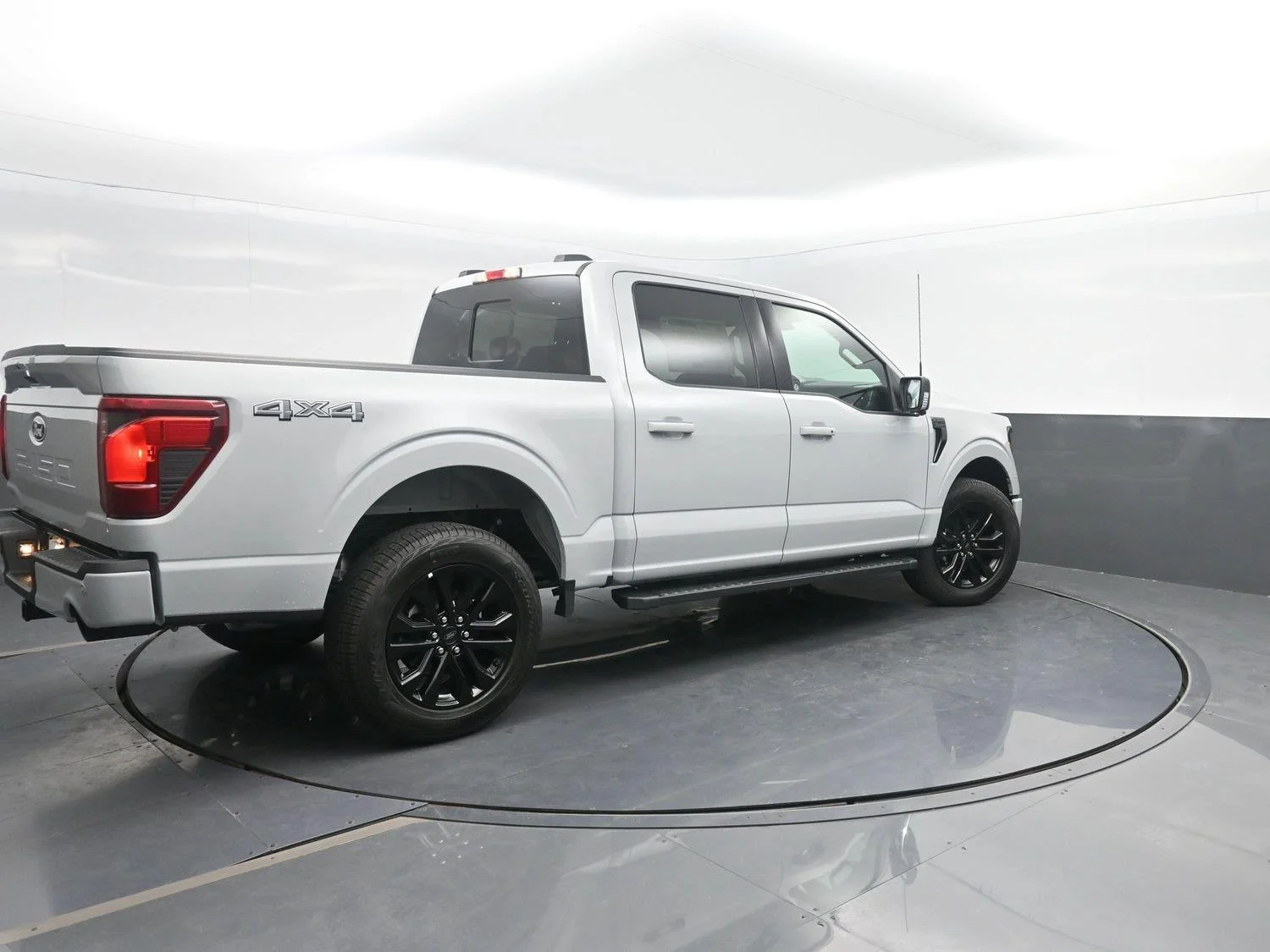 2026 Ford F-150 XLT - Photo 3