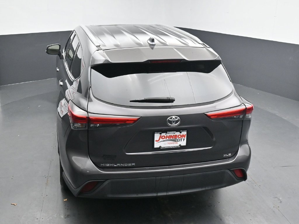 Used 2022 Gray Toyota XLE image 29