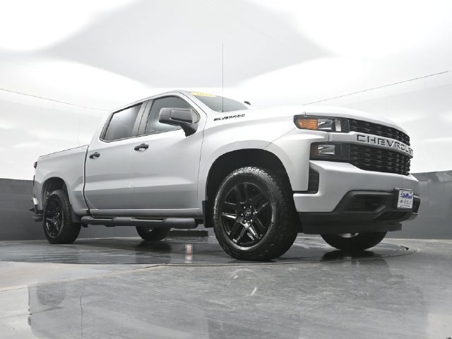 Used 2022 Silver Chevrolet Custom image 23