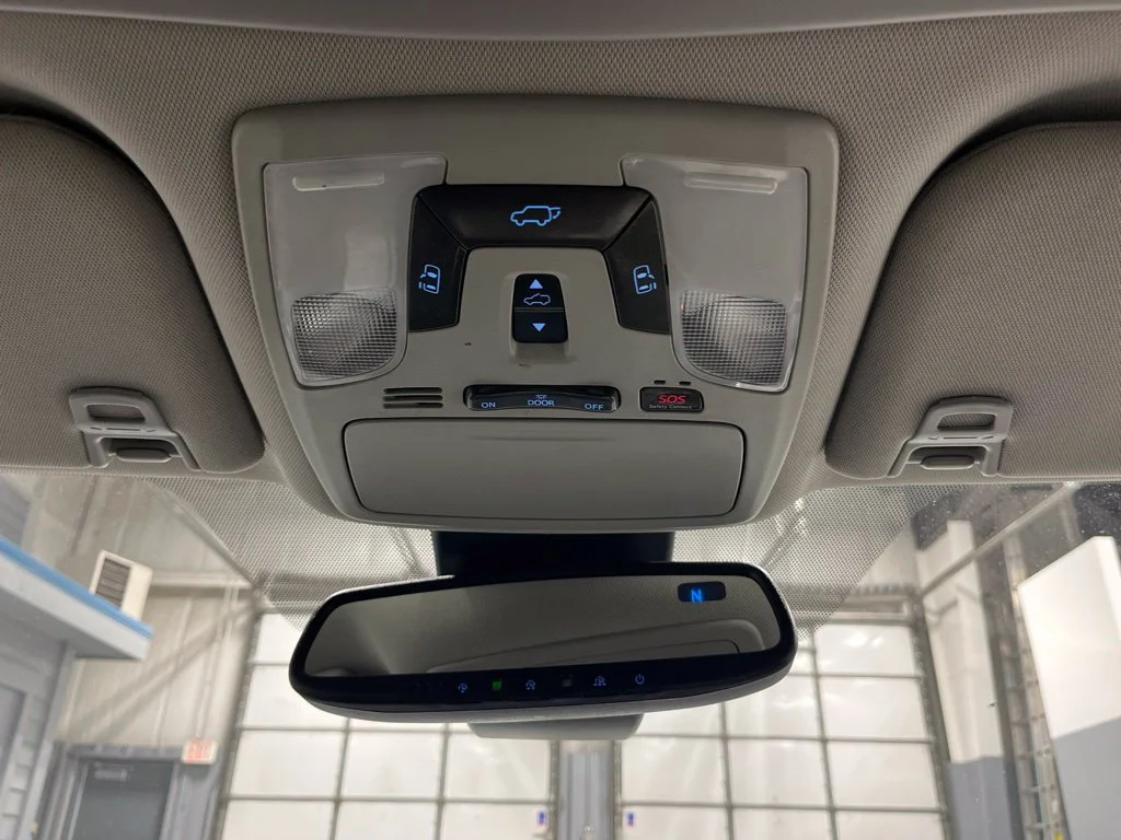 Used 2018 Blizzard Pearl Toyota XLE image 26