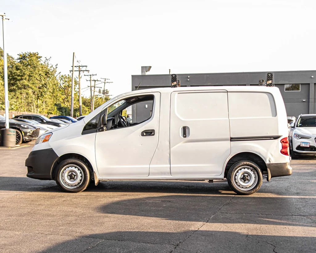 Used 2015 White Nissan S image 4