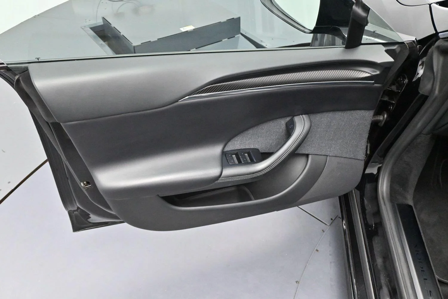 Used 2021 Black Tesla Plaid image 9