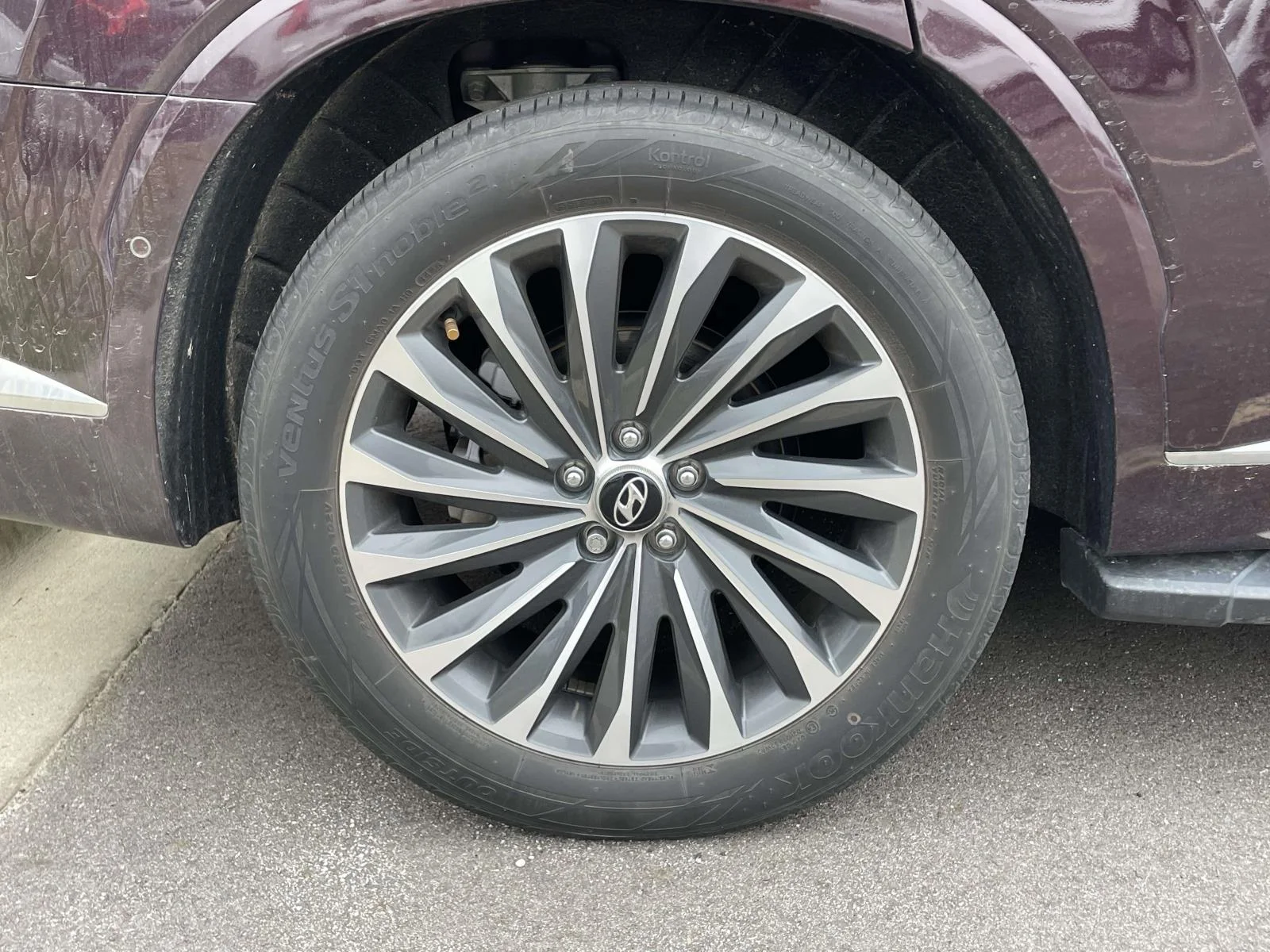 Used 2024 Sierra Burgundy Hyundai Calligraphy image 5
