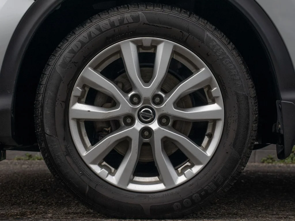 Used 2020 Silver Nissan SV image 13