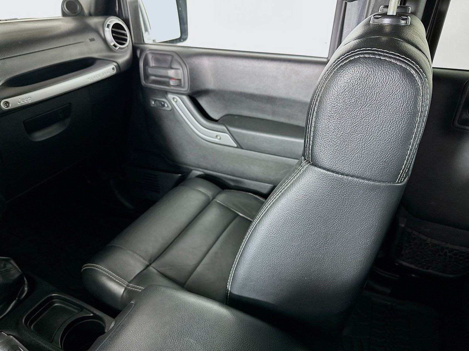 Used 2012 Black Clearcoat Jeep Unlimited Rubicon image 24