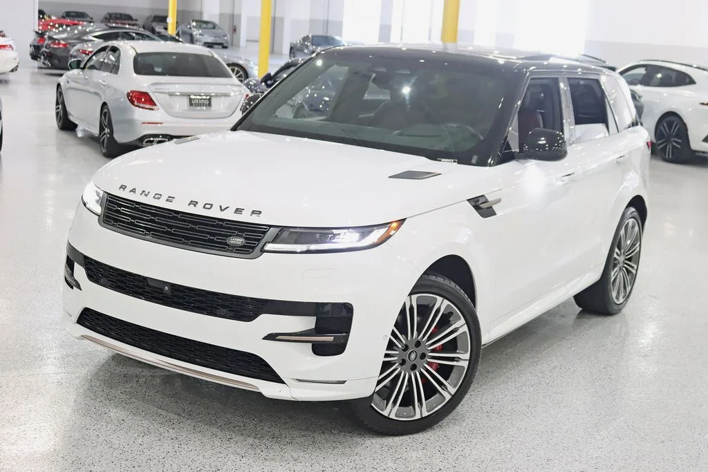Used 2024  Land Rover Dynamic SE image 6