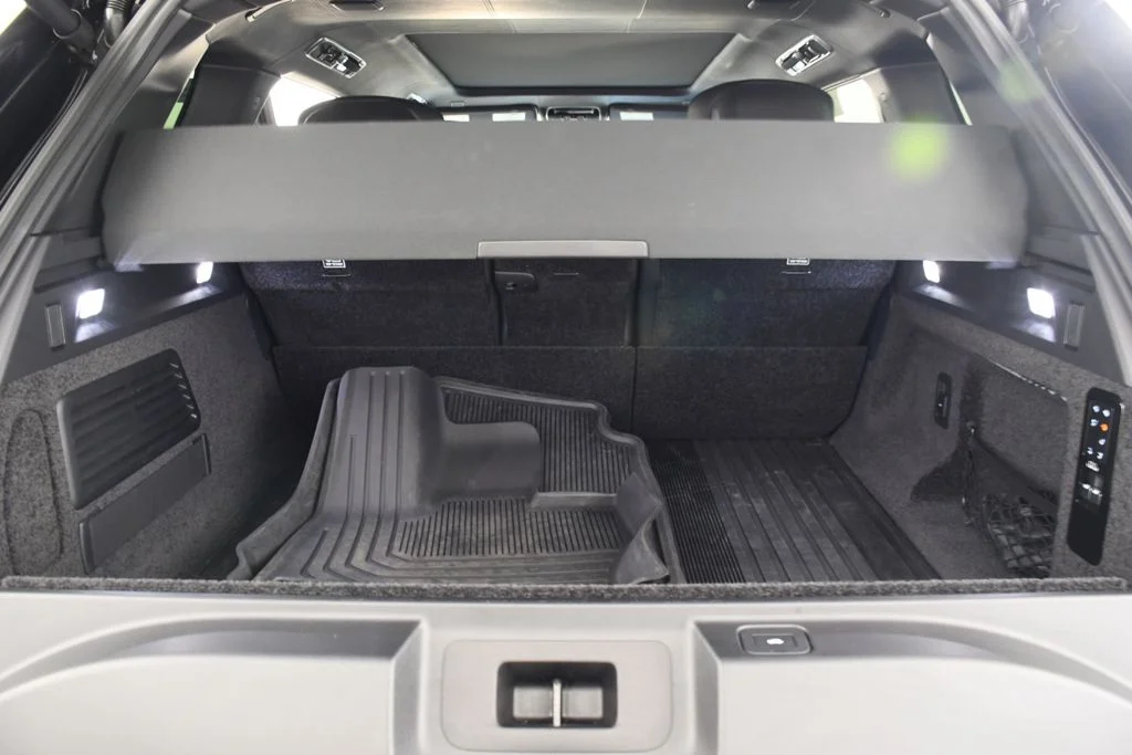 Used 2025 Santorini Black Metallic Land Rover Autobiography image 23