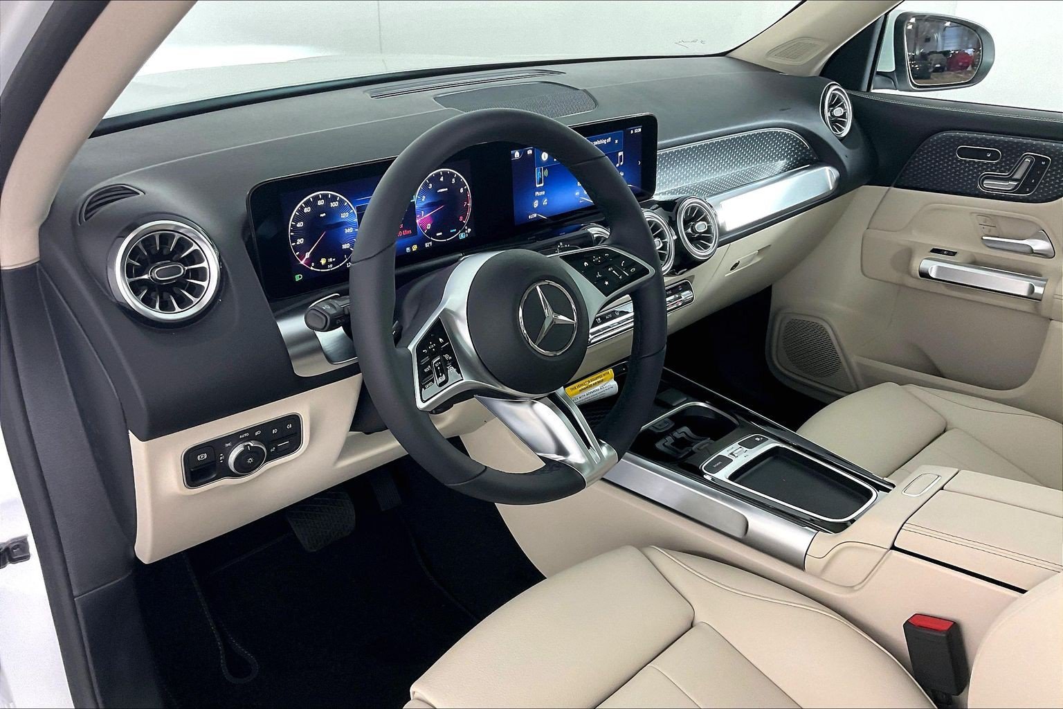 New 2026 Polar White Mercedes-Benz GLB 250 image 19