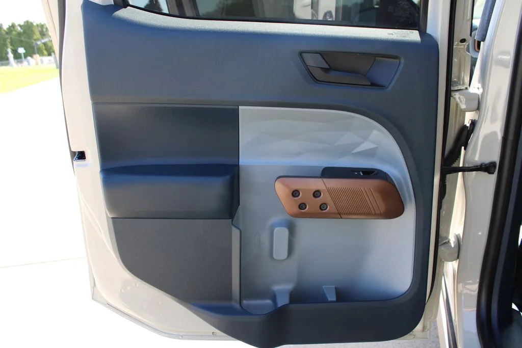 Used 2024  Ford Lariat image 36