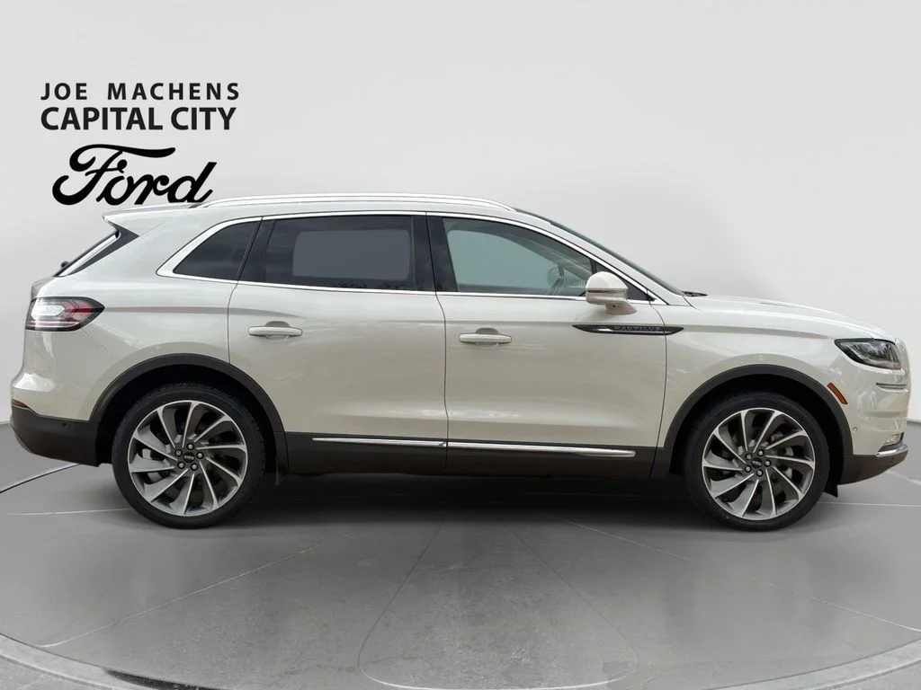 Used 2022 White Lincoln Reserve image 3