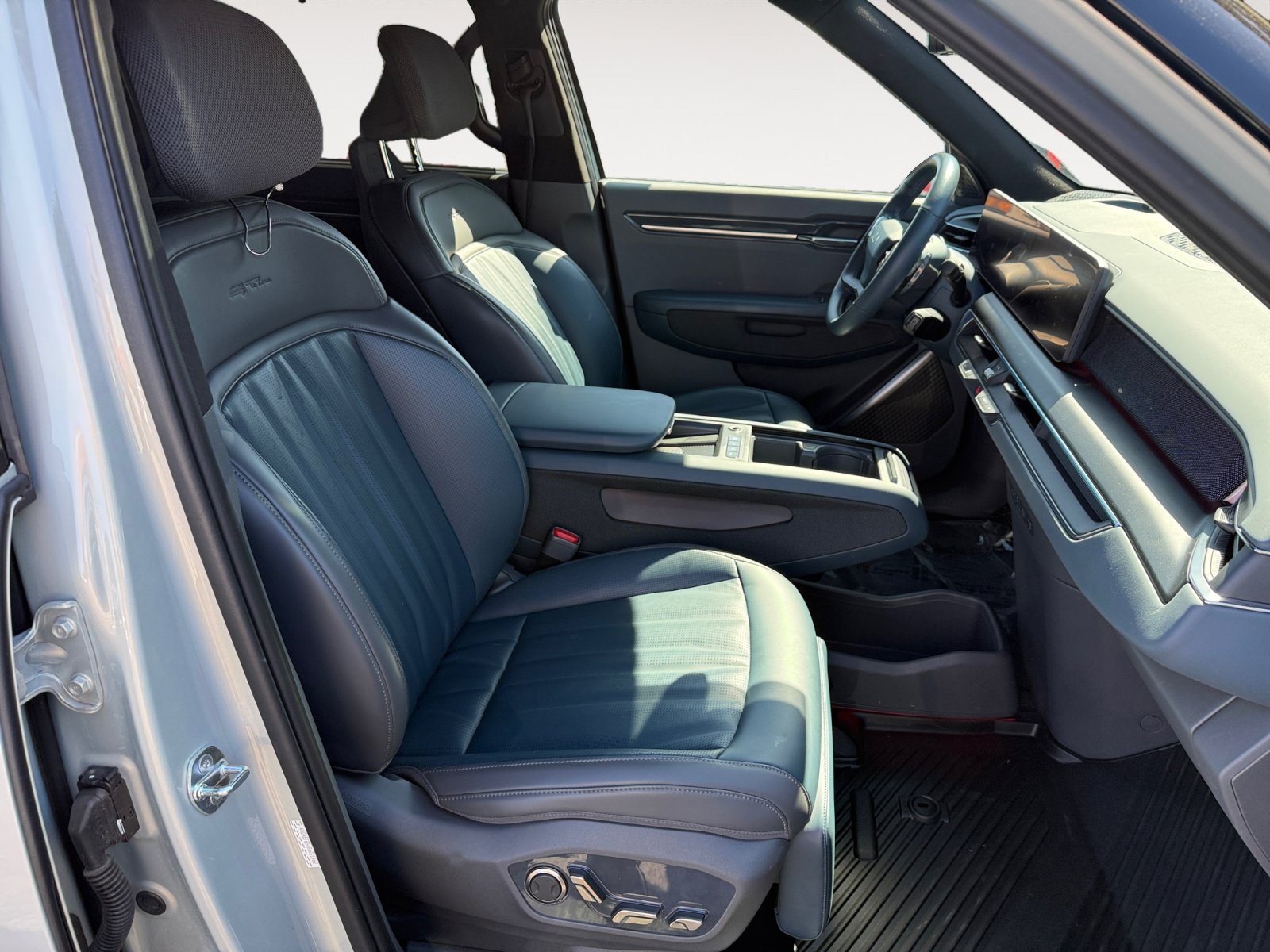 Used 2024 Ivory Kia GT-Line image 19