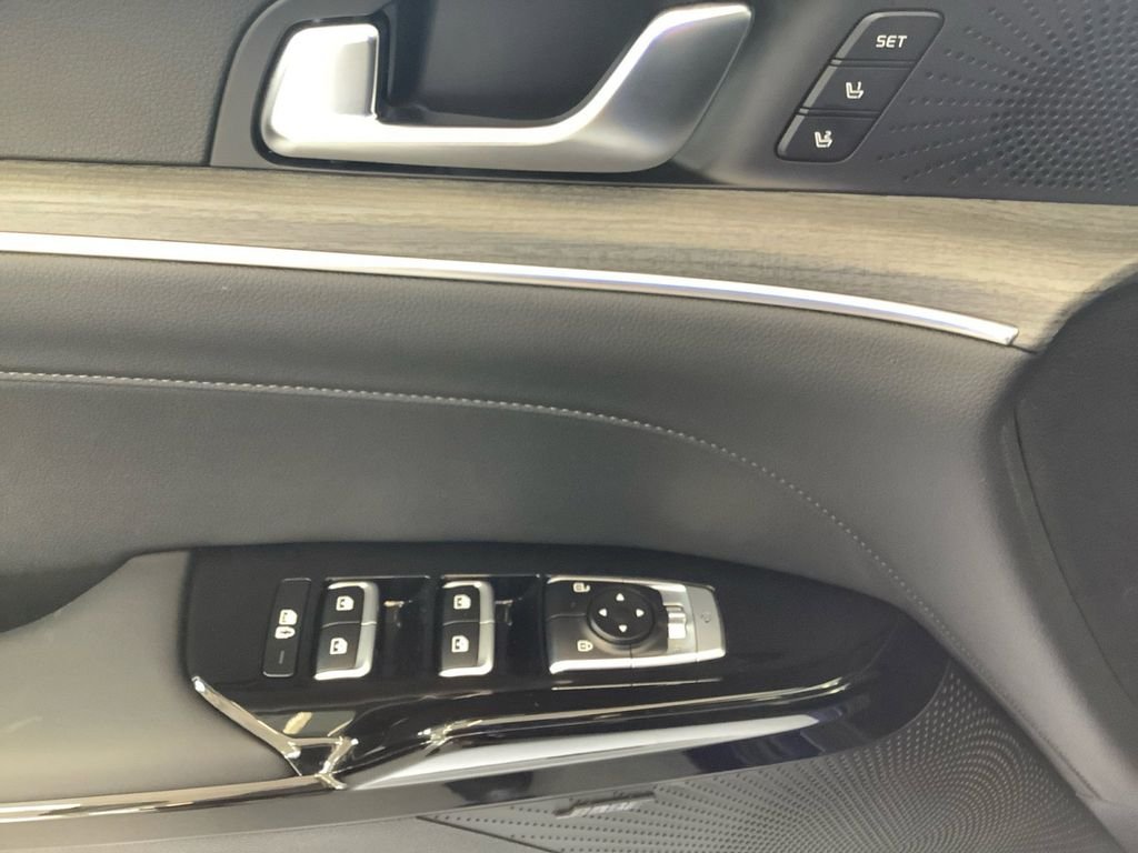 2025 Kia K5 EX - Photo 12