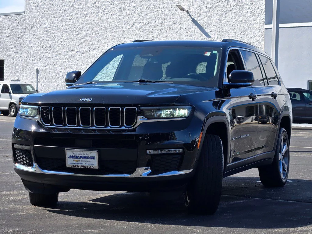 Used 2021 Black Jeep Limited 4x4 image 4