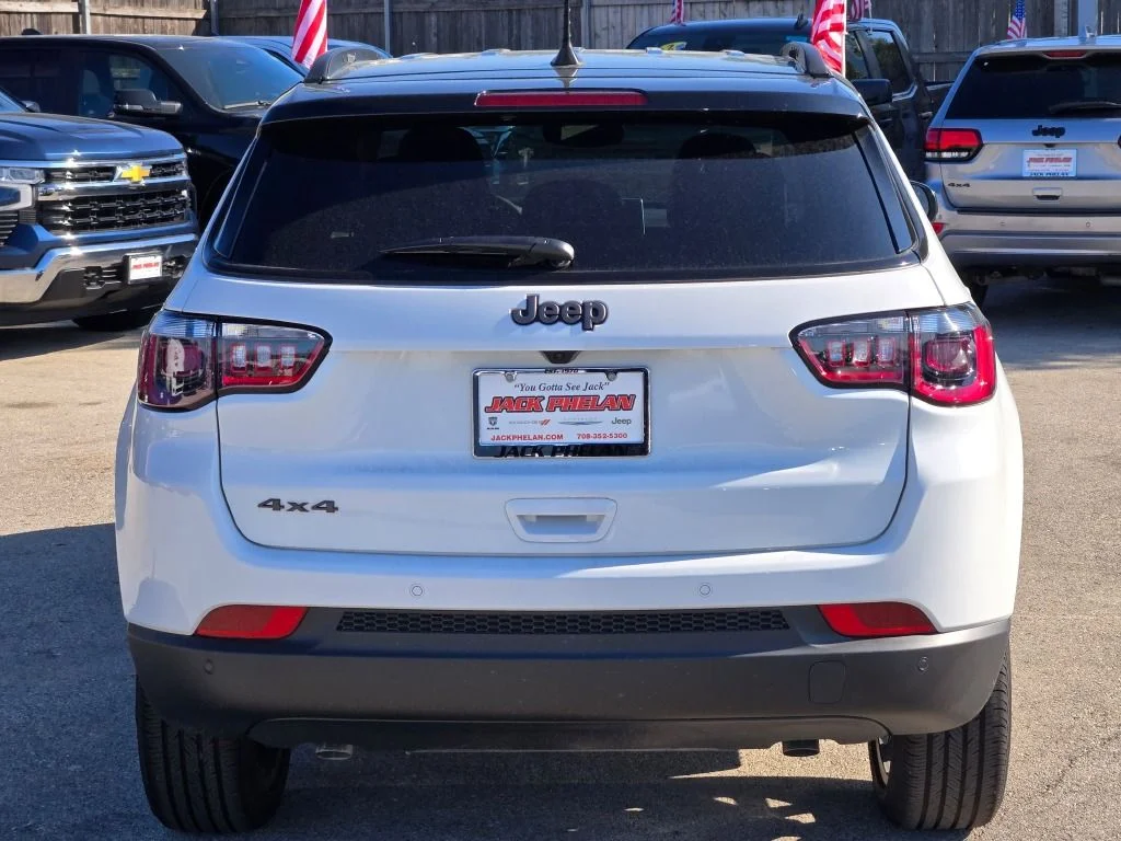 New 2026 Bright White Clear-Coat Exterior Paint Jeep Limited image 11