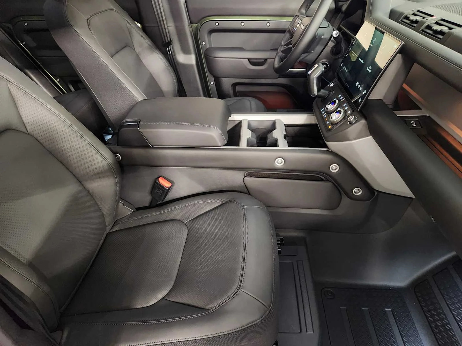 New 2026 Woolstone Green Metallic Land Rover X image 4