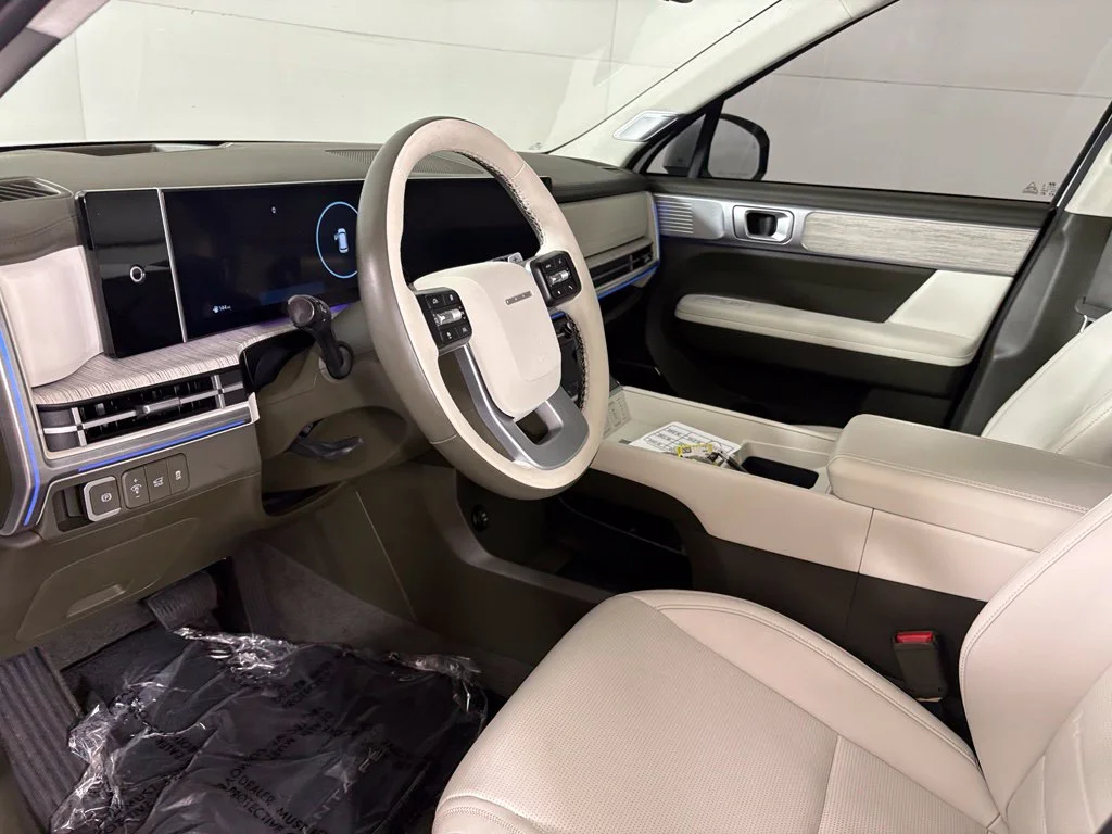 Used 2024 White Hyundai Calligraphy image 23