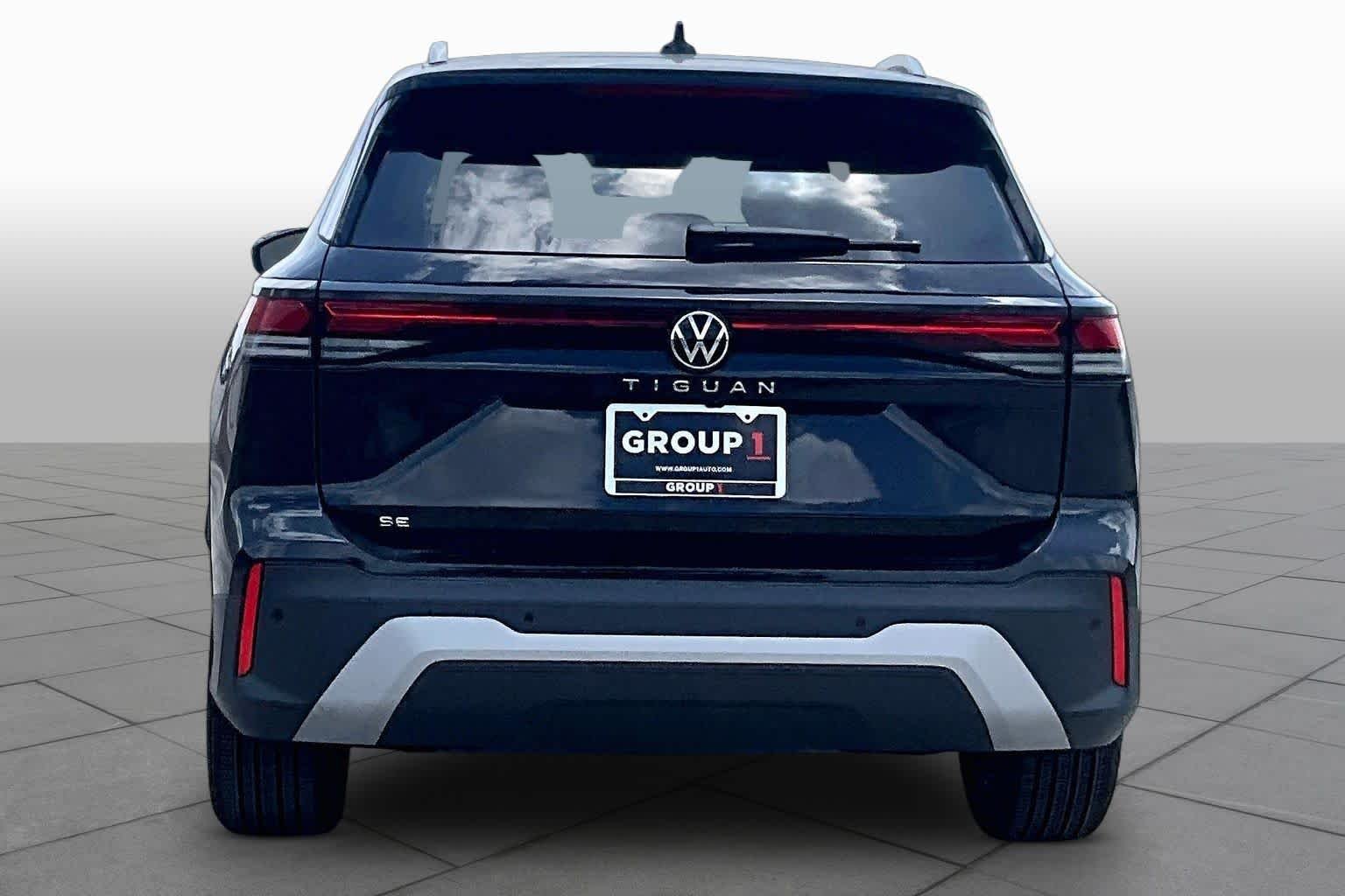New 2026 Deep Black Pearl Volkswagen 2.0T SE image 4