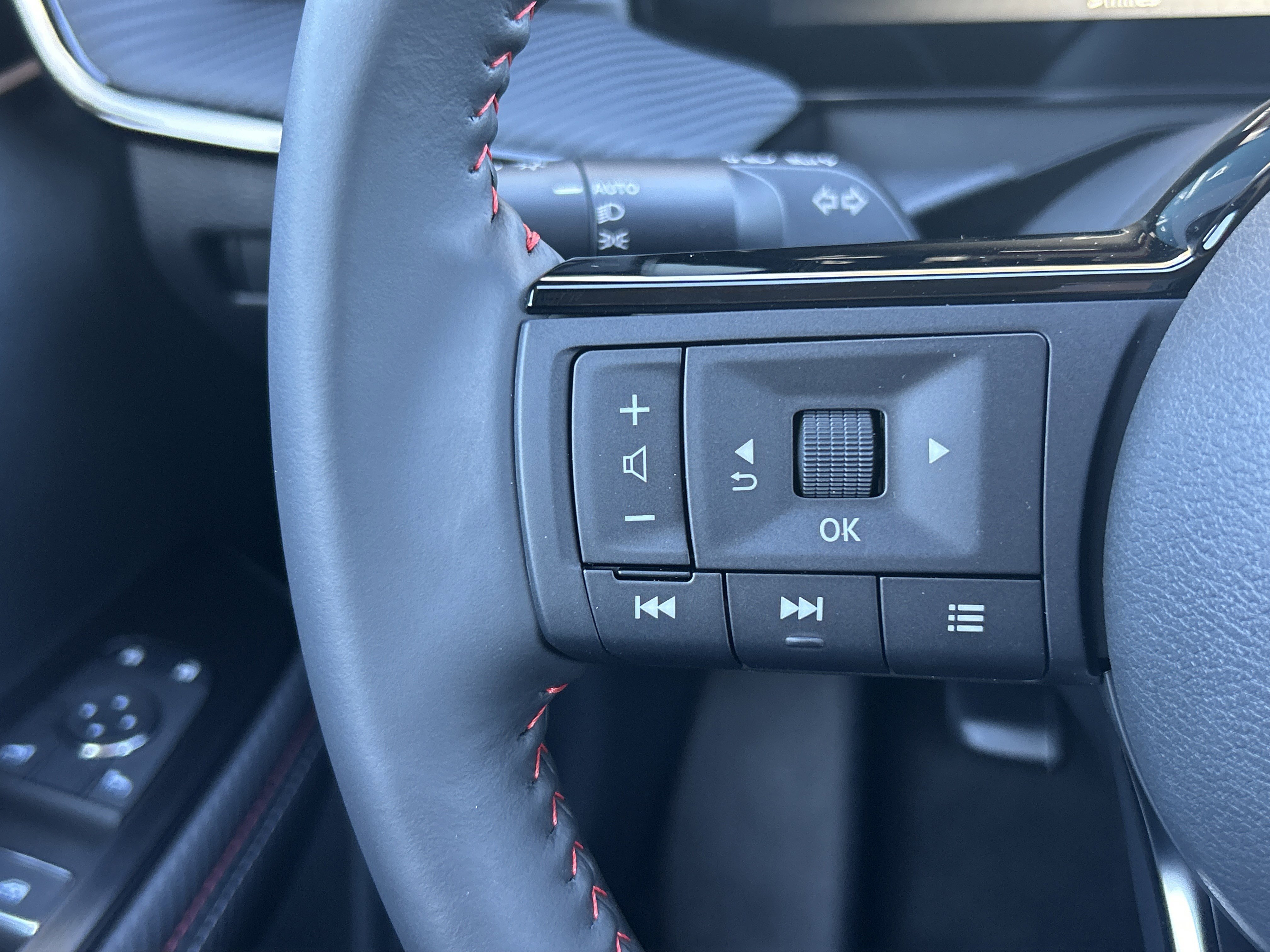 2026 Nissan KICKS SR - Photo 12