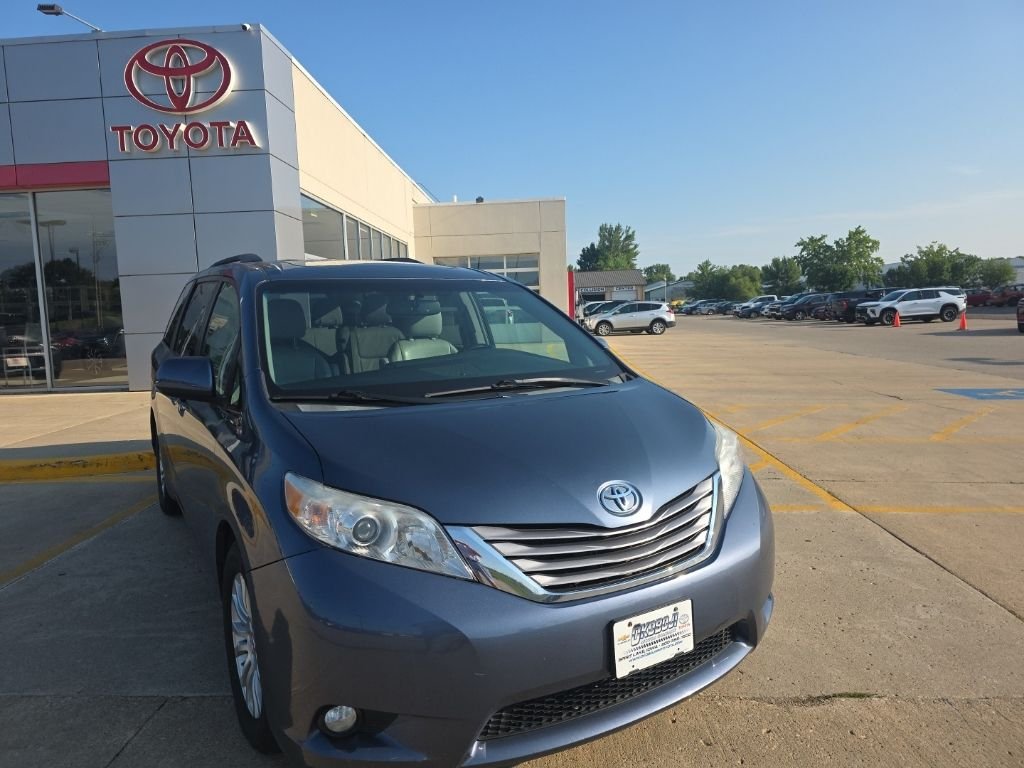 Used 2015 Blue Toyota XLE image 1