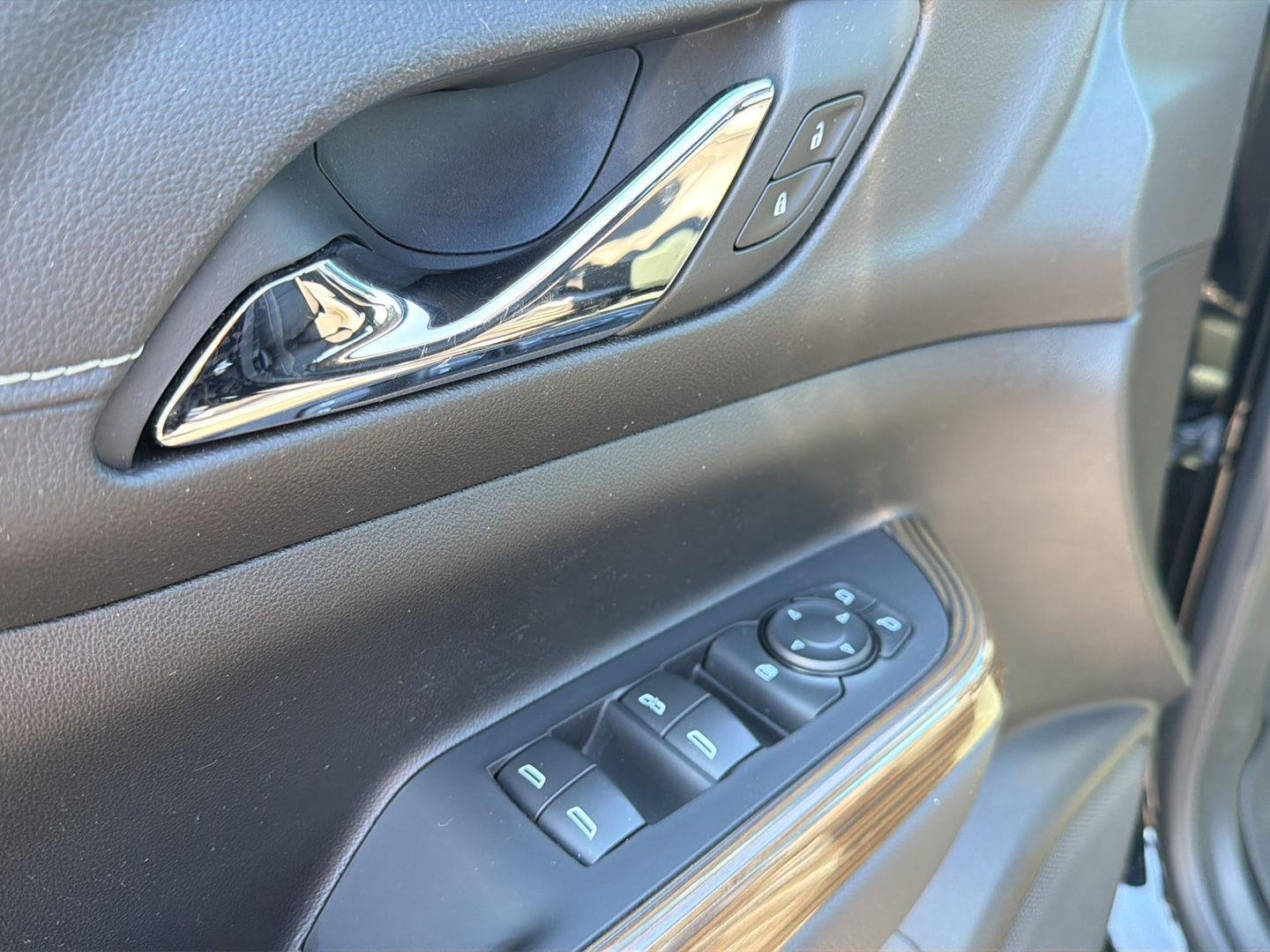 Used 2023 Ebony Twilight Metallic GMC SLE image 9