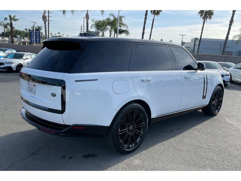 Used 2023 Fuji White Land Rover SE image 5