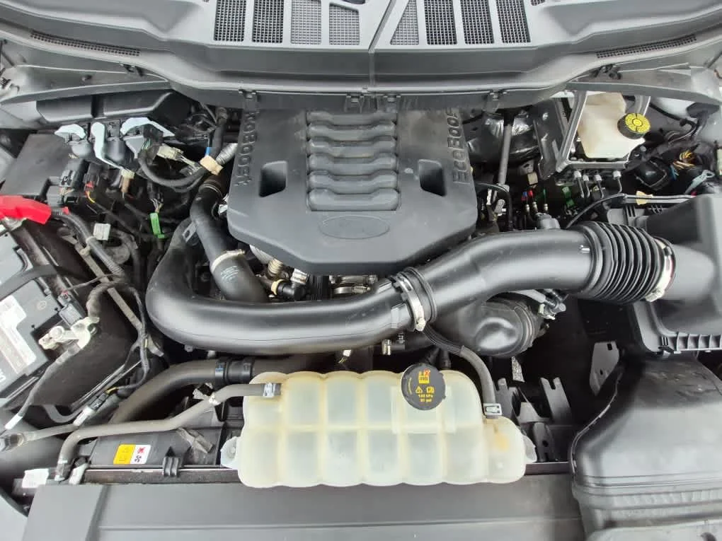 Certified Used 2023 Oxford White Ford XLT image 18