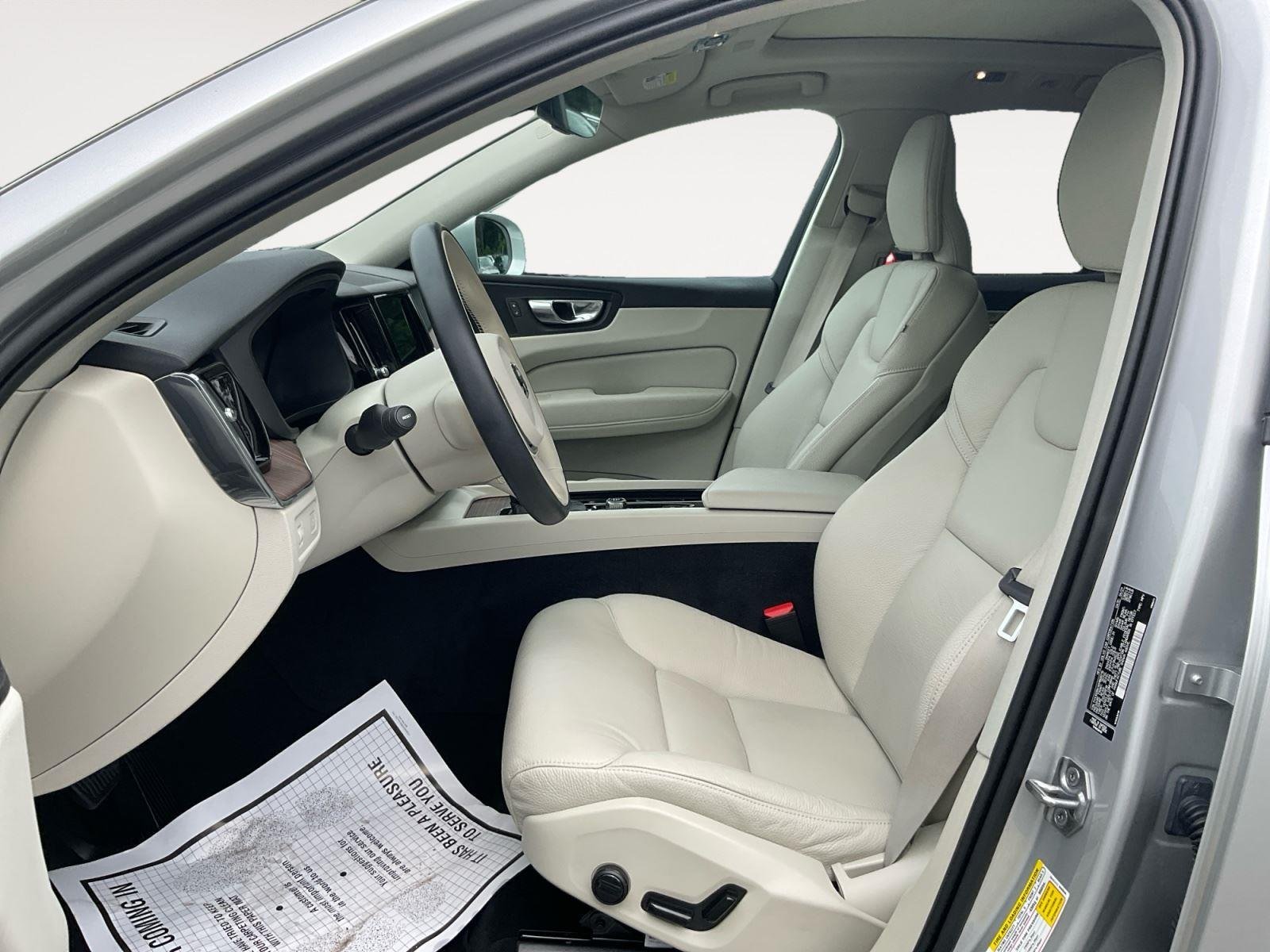 Used 2021 Bright Silver Metallic Volvo Momentum image 9