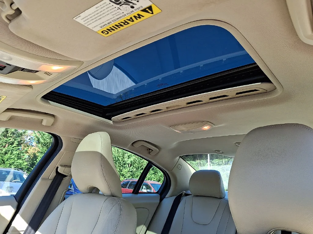 Used 2015 Blue Volvo T5 Premier image 13