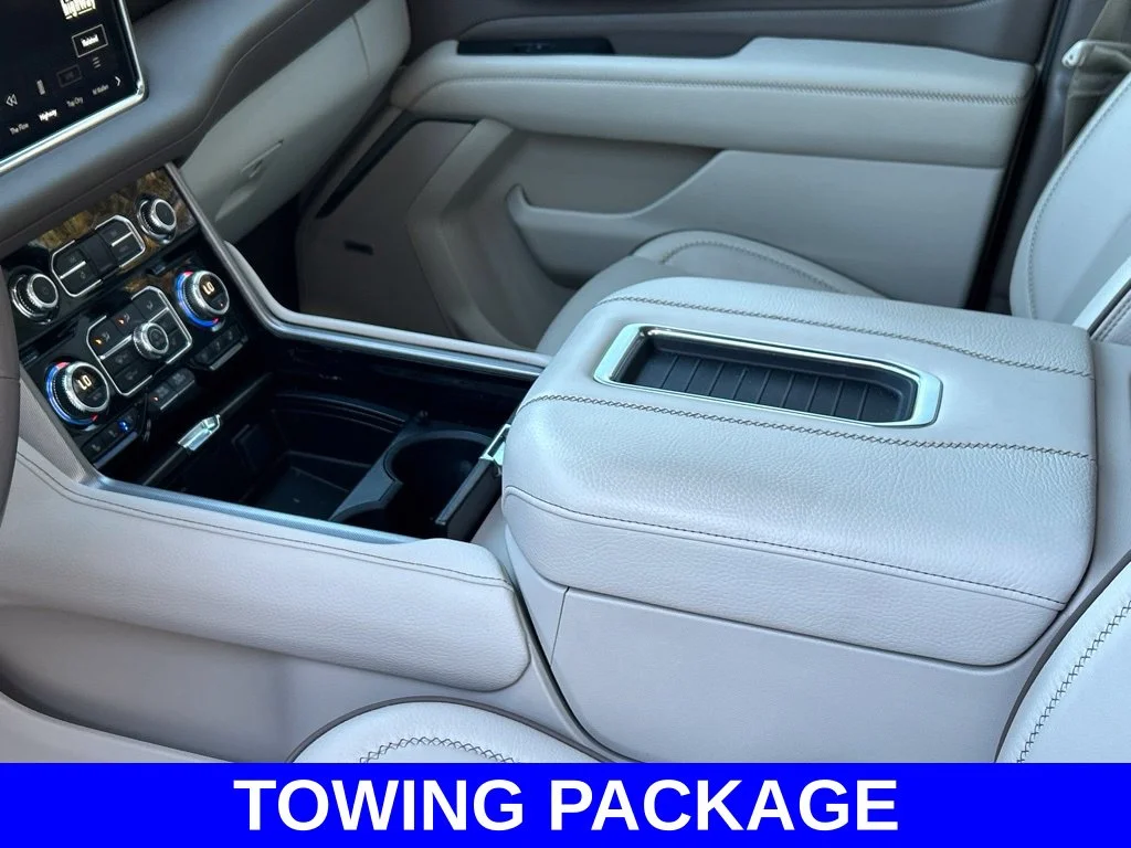 Used 2024 White GMC Denali image 22
