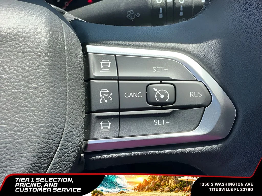 Used 2025 Silver Jeep Limited image 27