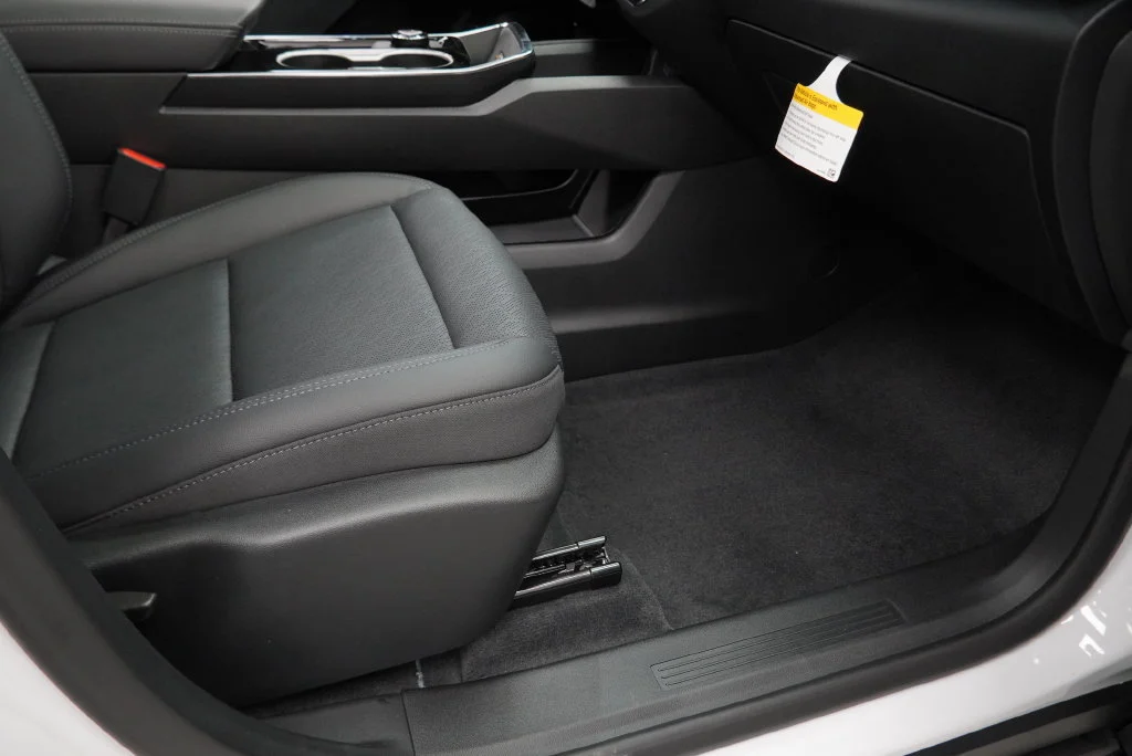 New 2027 Summit White Chevrolet LT image 38